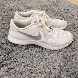 7.5W Nike flex contact shoes barely worn!